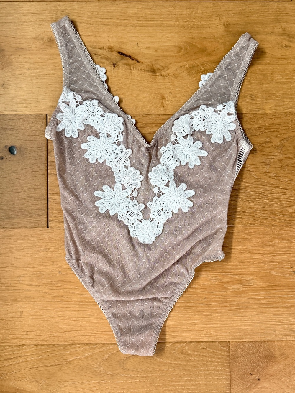 Victoria Secret Sheer Crochet Lace Mesh Bodysuit Floral Applique Teddy Taupe XS